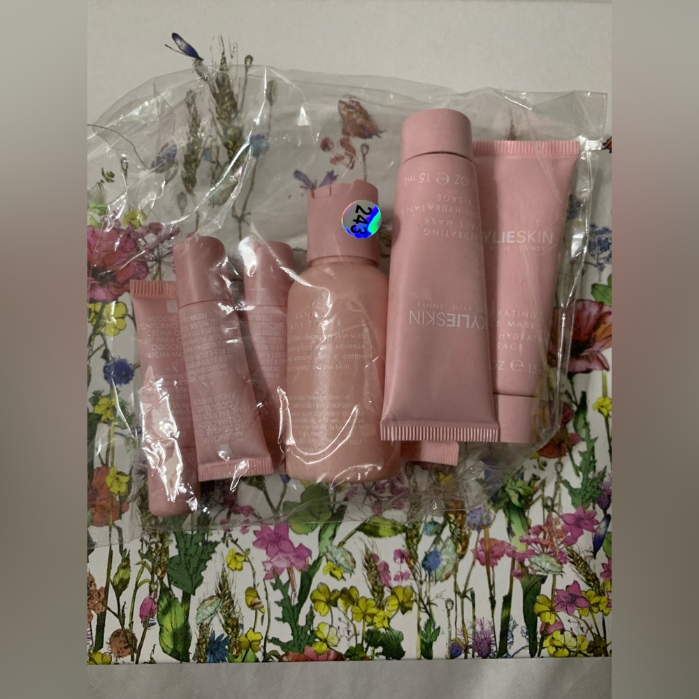 KYLIE SKIN Pink Skincare Sample Set